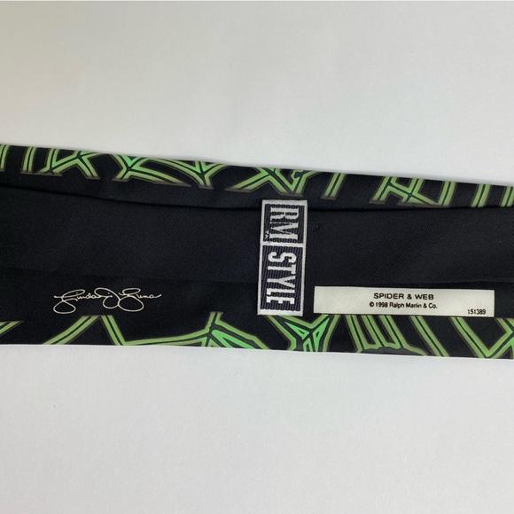 RM Style Spider & Web Glow in the Dark Tie Vintage 1998 Halloween - Picture 2 of 5
